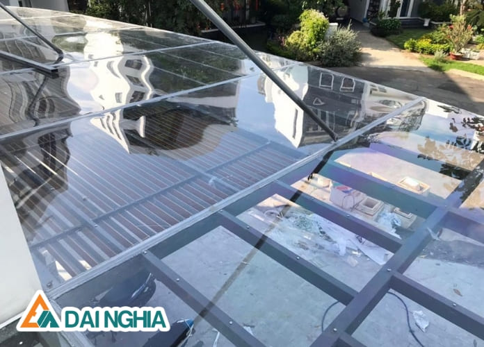 Tấm Nhựa Poly Trong Suốt Làm Mái Che Lấy Sáng 2025 21 Mua tấm Poly trong suốt ở đâu?