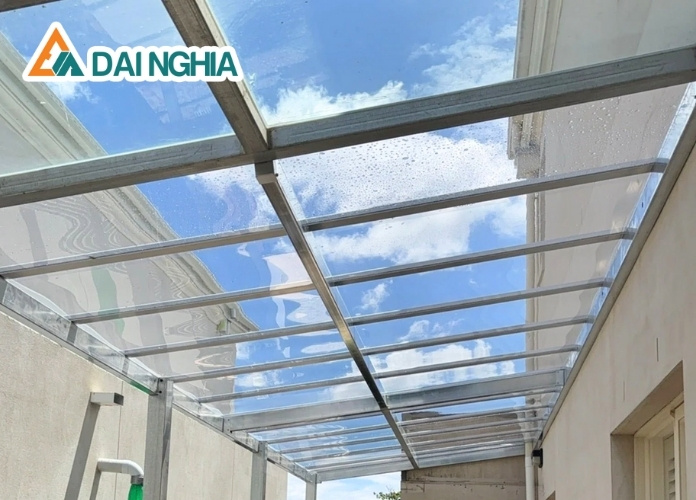 Giải Pháp Tấm Poly Lợp Chuồng Trại: Bền, Nhẹ Và Hiệu Quả 1 Tấm Polycarbonate là gì?