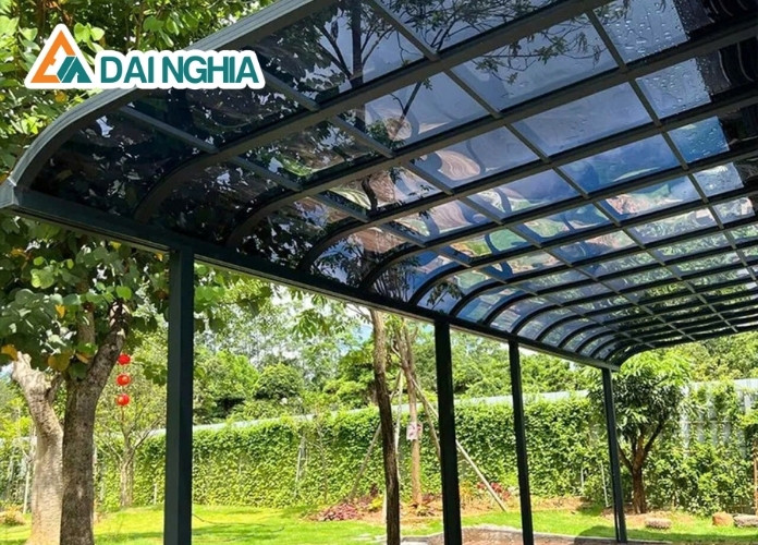 5 Ứng Dụng Phổ Biến Của Tôn Nhựa Lấy Sáng Trong Xây Dựng 6 Tôn nhựa lấy sáng lợp mái sảnh, hành lang, nhà chờ