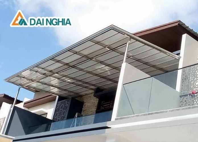 Ứng dụng thực tế của tấm poly đặc 2mm