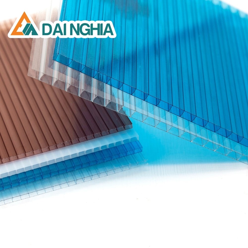 So Sánh Tấm Poly Thông Minh Và Truyền Thống: Nên Chọn Loại Nào? 6 Ưu điểm làm tấm lợp lấy sáng