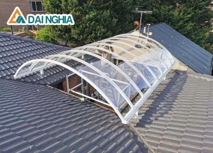 Tìm Hiểu Khả Năng Chống Va Đập Của Tấm Polycarbonate 4 Ưu và nhược điểm của tấm Poly