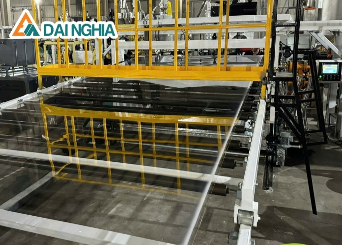 Báo giá tấm Poly đặc 1.6mm màu trắng trong