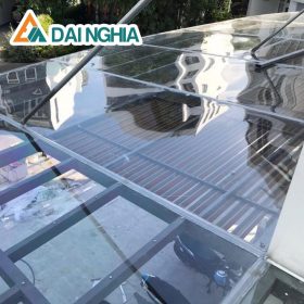 Mua tấm Poly đặc 2.2mm trắng trong chất lượng ở đâu?