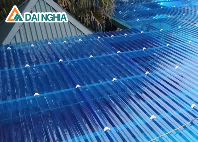 Tấm poly 7 sóng vuông dày 1mm cho mái lấy sáng