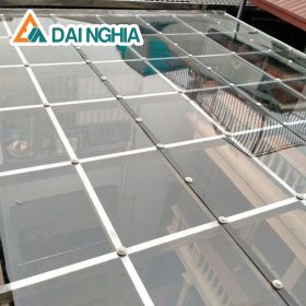 Tấm Poly đặc 2.4mm trắng trong dùng để làm gì?