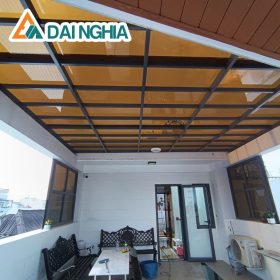 Tấm Poly đặc dày 2.2mm màu trà dùng để làm gì?