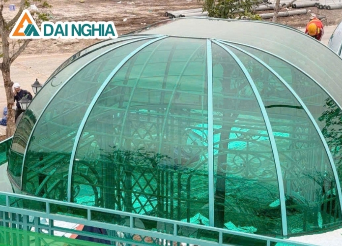 Ứng dụng thực tế của mái Poly là gì?