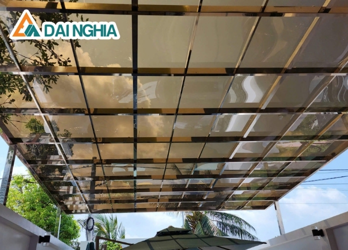 Mua tấm Poly đặc 2.4mm màu trà chính hãng ở đâu?