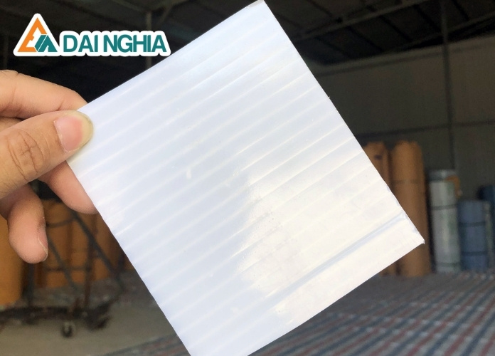 Tấm Poly rỗng 4mm trắng sữa là gì?