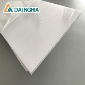 Tấm Poly rỗng 4mm trắng sữa là gì?
