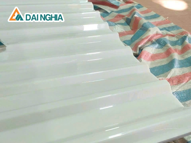 Báo giá tấm Poly sóng 0.6mm trắng sữa