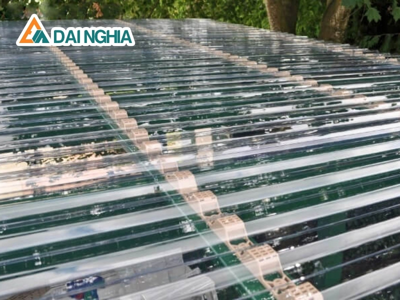 Báo giá tấm Poly sóng 0.6mm trắng trong