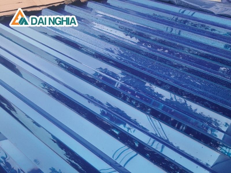 Báo giá tấm Poly sóng 0.8mm xanh biển