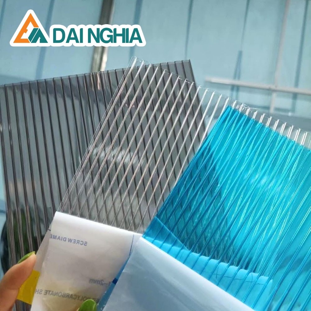 cong-ty-dai-nghia-cung-cap-tam-poly-rong-5mm-khoi Công ty Đại Nghĩa cung cấp tấm Poly rỗng 5mm khói lấy sáng giá tốt