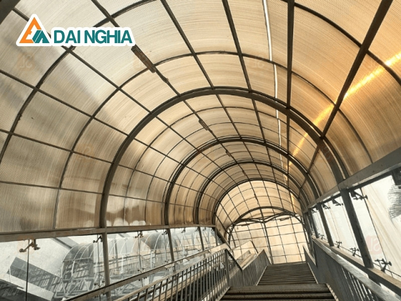 Mua tấm Poly rỗng 5mm màu trà chất lượng ở đâu?