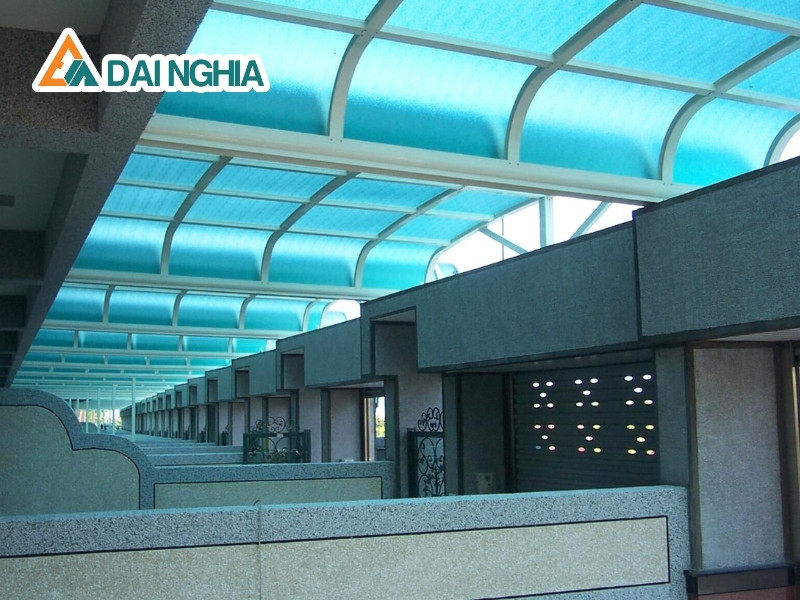 Mua tấm Poly rỗng 5mm xanh biển giá tốt ở đâu?