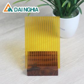 Tấm Poly rỗng 5mm vàng là gì?