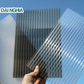 Tấm poly rỗng có khả năng lấy sáng tốt và chống tia UV