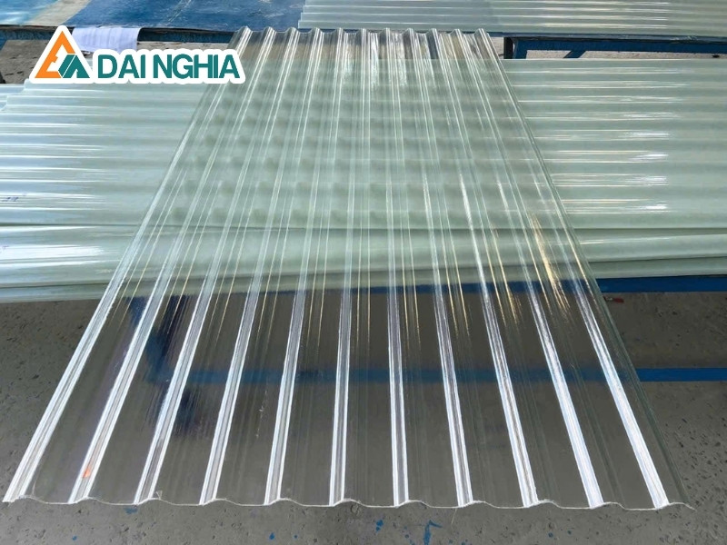 Tấm Poly sóng 0.6mm trắng trong là gì?