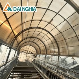 Ưu điểm nổi bật của tấm Poly rỗng 5mm màu trà