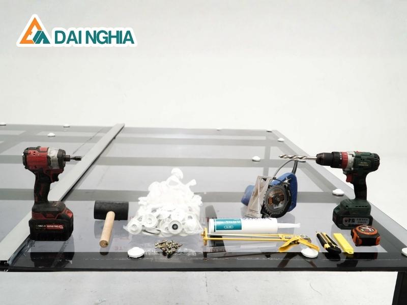 Chuẩn bị  đầy đủ dụng cụ, phụ kiện và kiểm tra khung đỡ