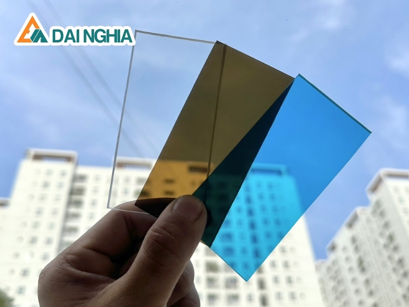 Kiểm Tra Độ Trong Suốt và Màu Sắc Thực Tế