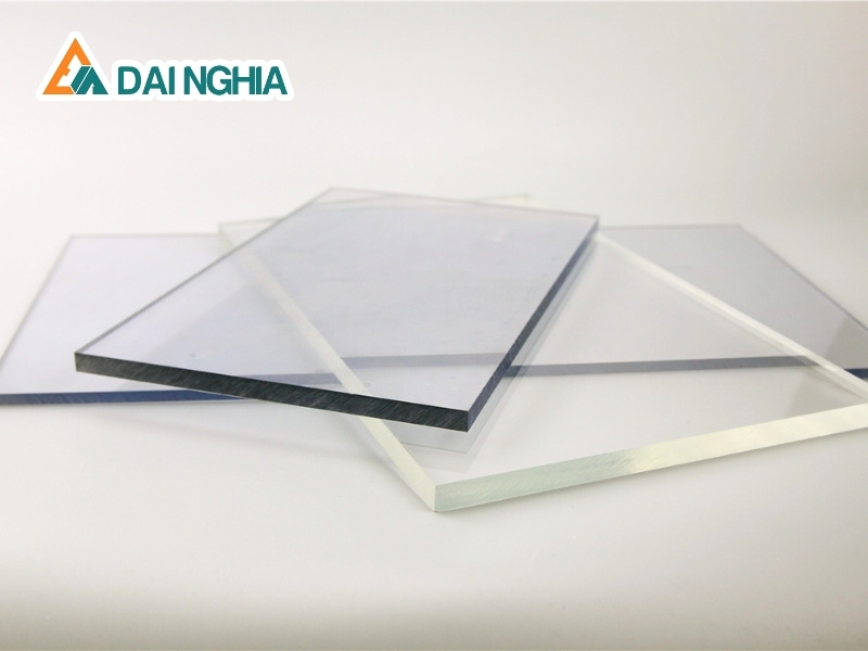 So Sánh Tấm Poly Trong Suốt vs Kính Cường Lực vs Acrylic
