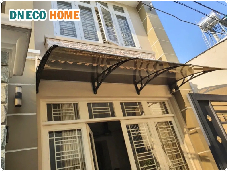 Tấm Polycarbonate cho mái vòm trước nhà