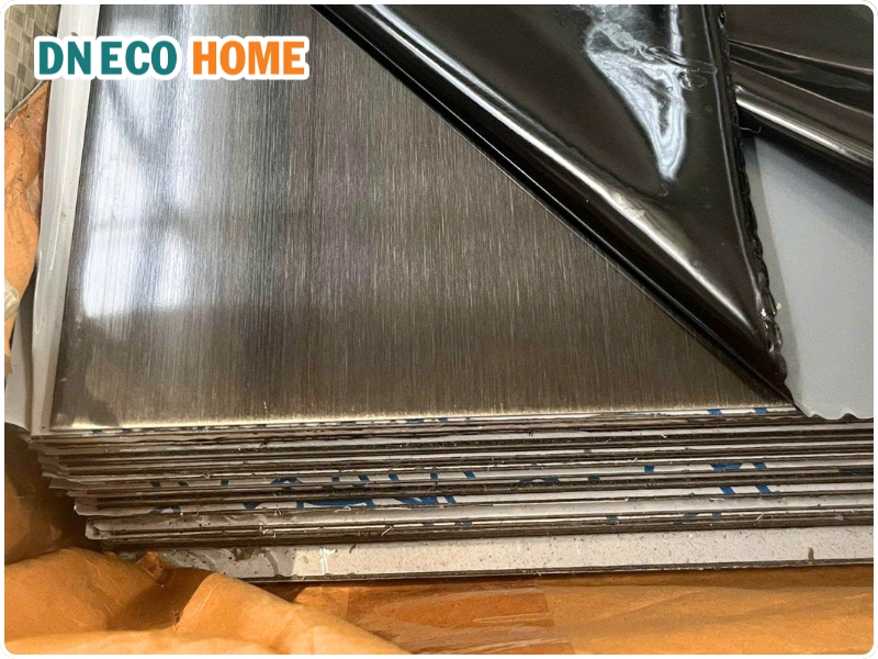 Ứng dụng tấm Inox xước 304 trong trang trí nội thất
