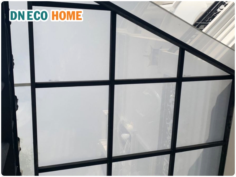 Đặc tính nổi bật của tấm Poly đặc 2.7mm siver bạc