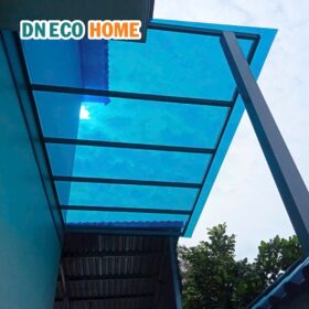 Ứng dụng tấm Poly đặc 5mm xanh biển làm mái che nắng