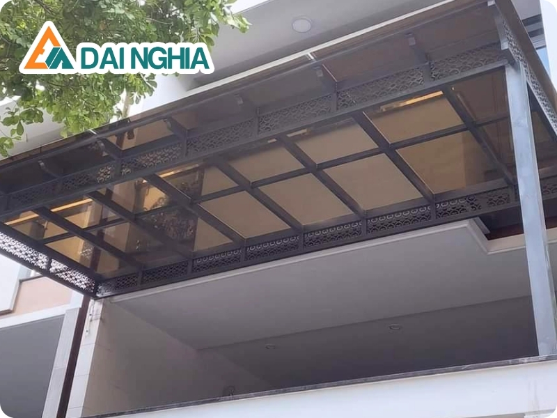 Hình ảnh thực tế mái che poly màu trà